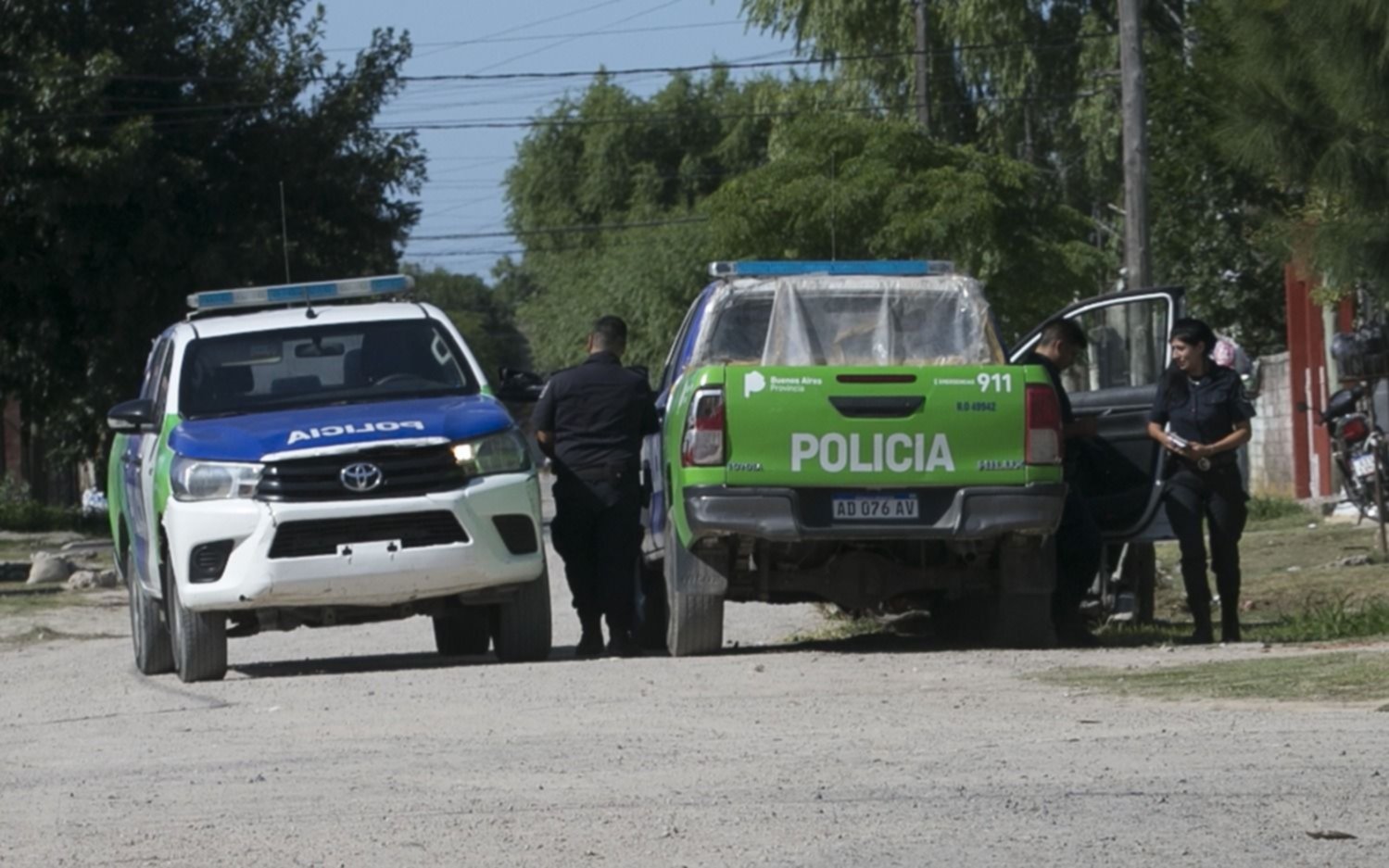 Policías heridos al frenar pelea entre bandas