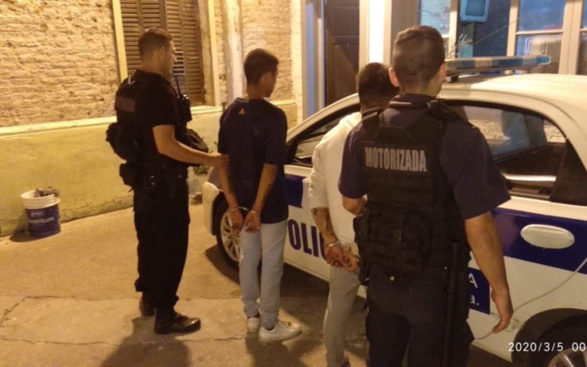 Desde el balcón vio cómo se llevaban su moto: los ladrones cayeron en 120 y 38