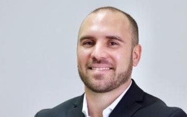 El ministro Guzmán, de visita en la facultad de Económicas