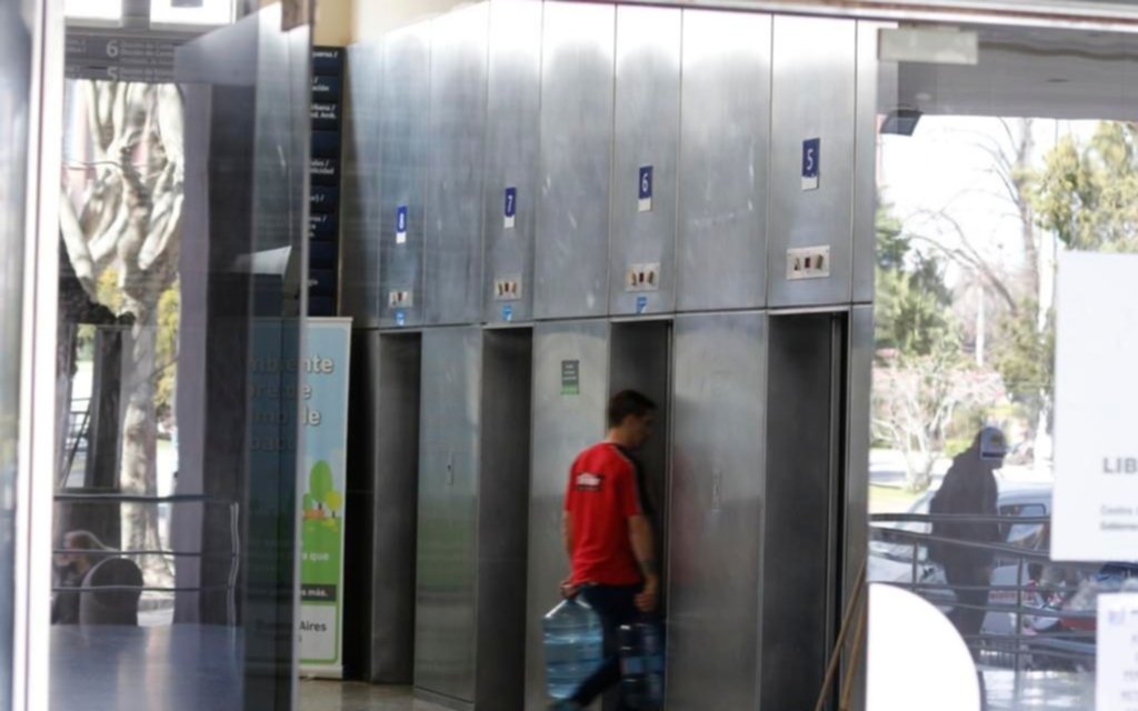 Sugieren que se hagan viajes individuales en ascensores