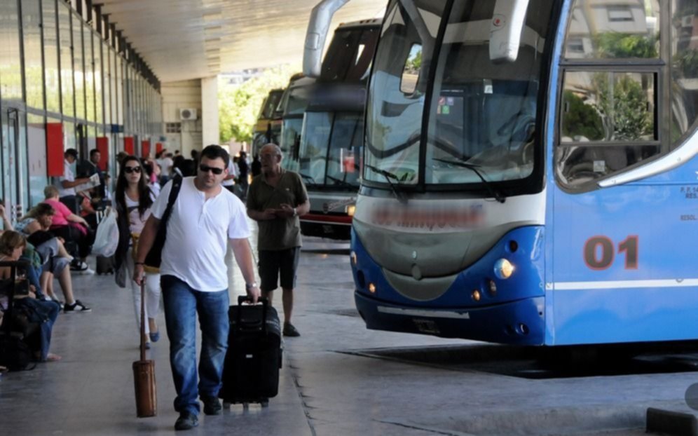 Llegó un micro desde Brasil a Berisso y los pasajeros fueron puestos en cuarentena
