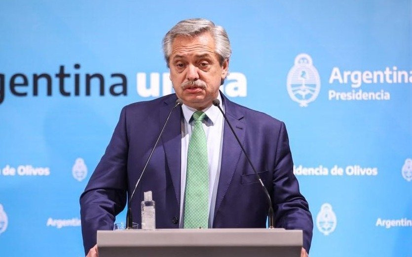 Anuncian ayuda a monotributistas y una suspensión de cortes en los servicios
