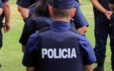 Detienen a un policía acusado de abusar de su nieta de 12 años