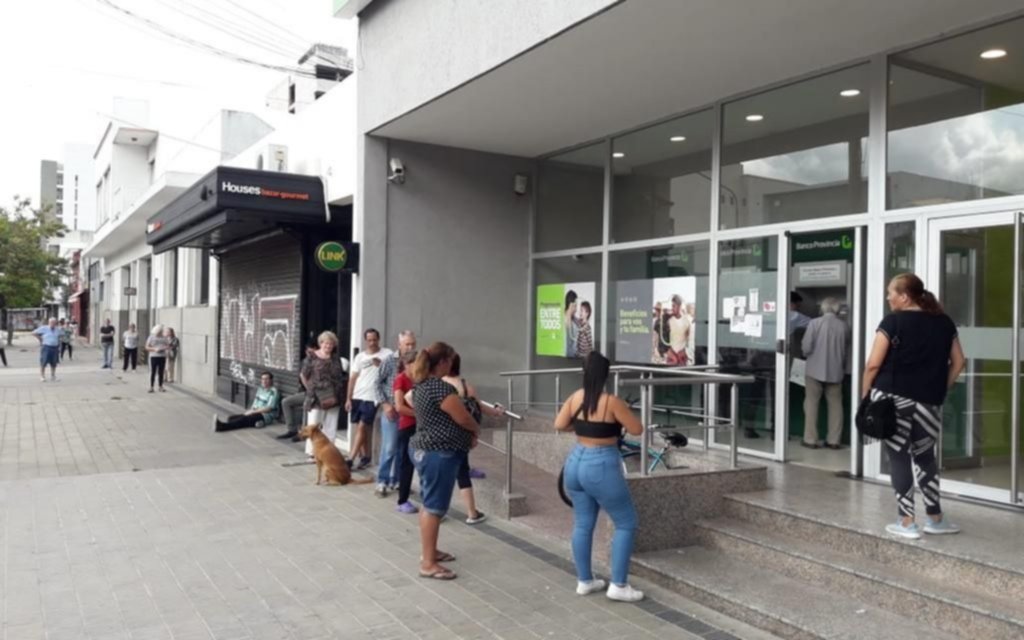 Oficializan la apertura de bancos, talleres y librerías