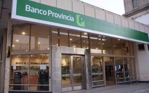 No pudo cobrar el salario y deambula de un banco al otro, sin soluciones