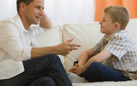 Autorizan el traslado de niños de padres separados a la casa del otro cónyuge una vez por semana