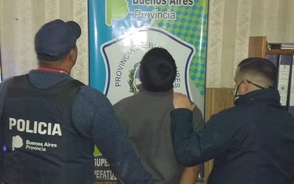 Seis perros lo dejaron sin botín, volvió al barrio y ahora lo frenaron los vecinos