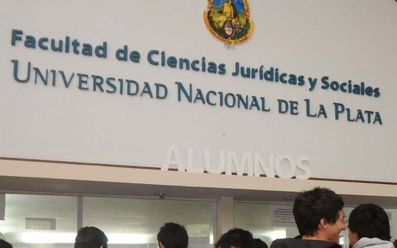 Derecho: malestar por docentes que no dan clases ni toman examen a distancia