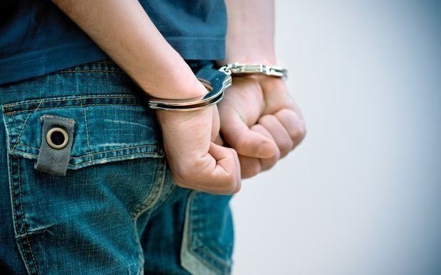 Detuvieron a un joven por el crimen de su madre
