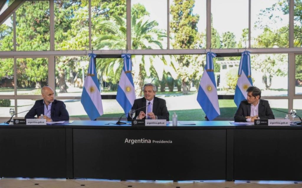 Ocurrencias: el trío anunciador repitió puesta en escena y repertorio