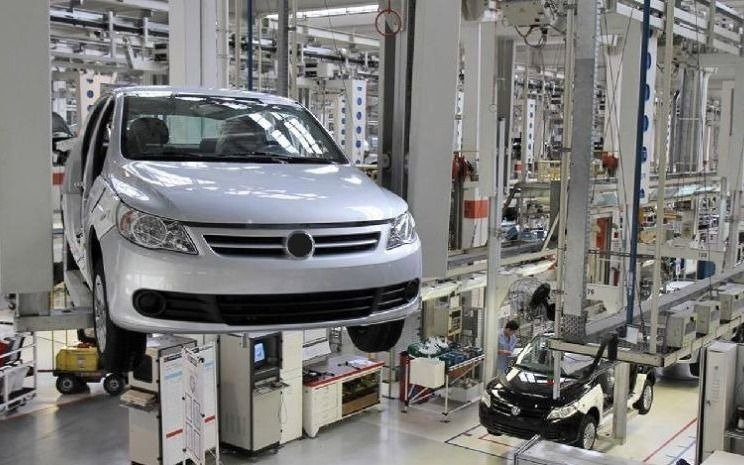La producción de vehículos cayó 34,5% interanual