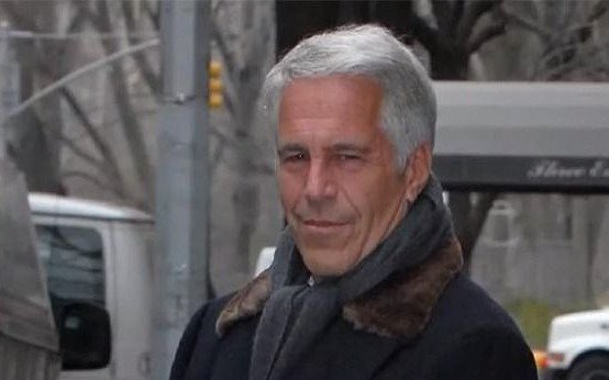 Por riesgo de fuga, piden rechazar fianza para una    antigua novia de Epstein