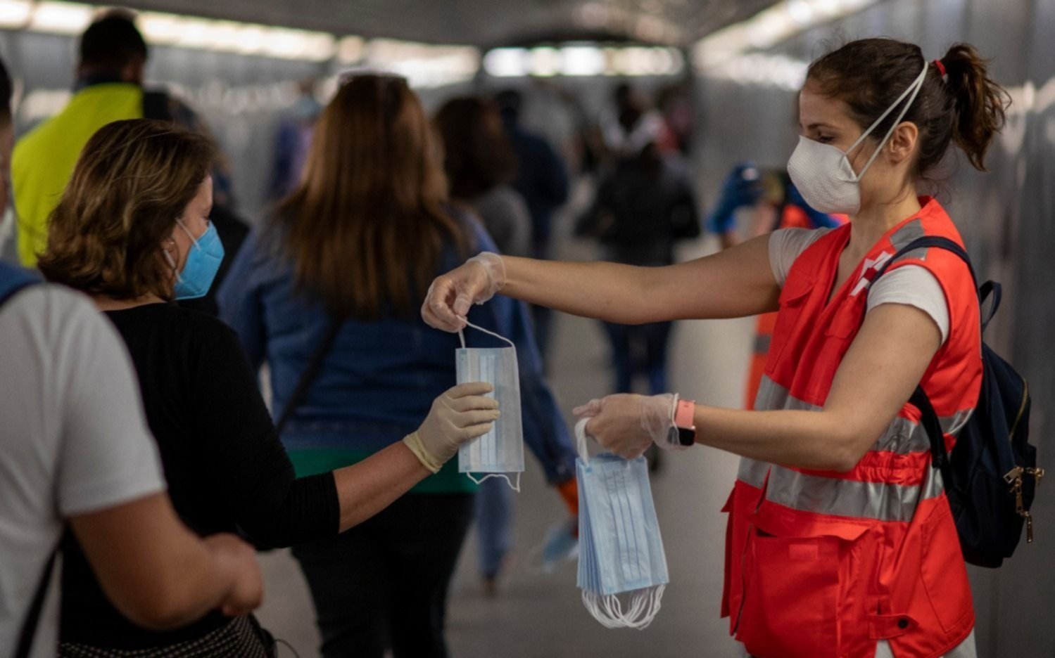 Los contagios aumentan     en España, con rebrotes     en Cataluña y Andalucía