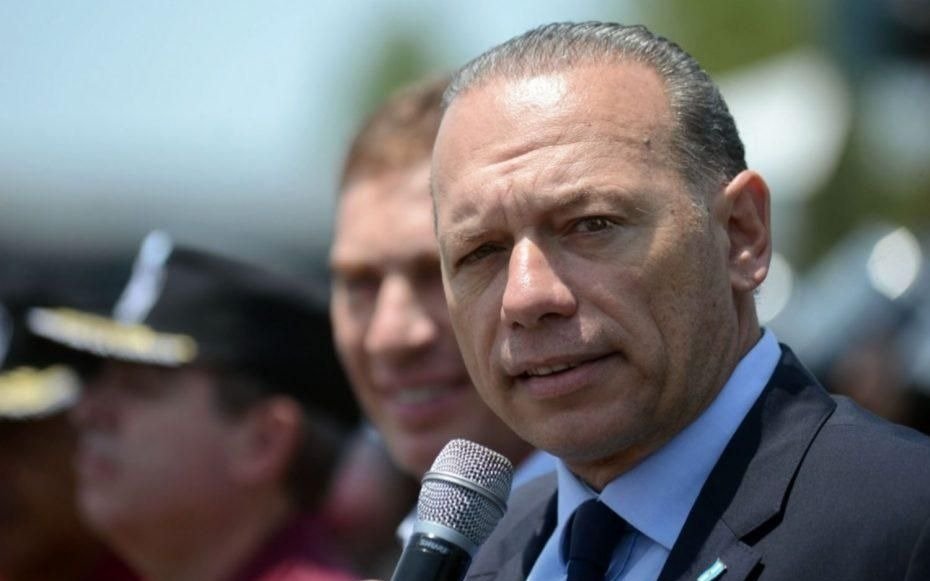 Eje de un conflicto interno de poder, el ministro tira de la cuerda
