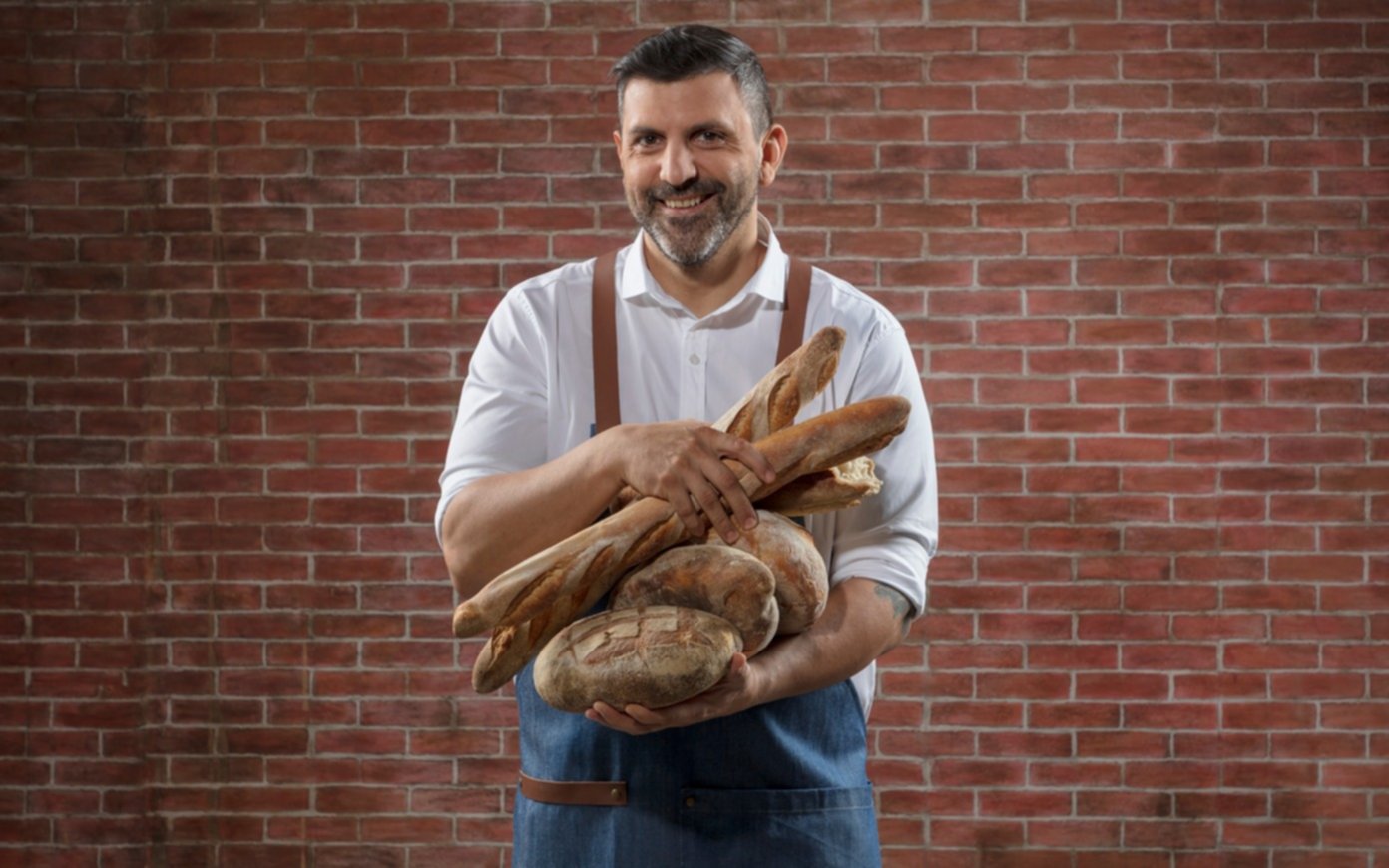 “El pan nuestro de cada día”: un chef de Berisso explica en la tele que se amasa con amor