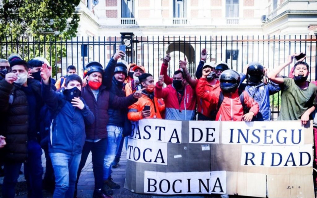 Peleas y una denuncia en la “interna” de los repartidores