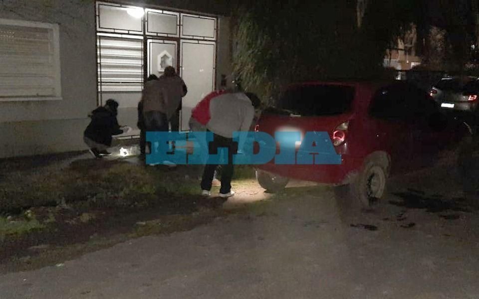 Golpearon brutalmente a una mujer para robarle el auto