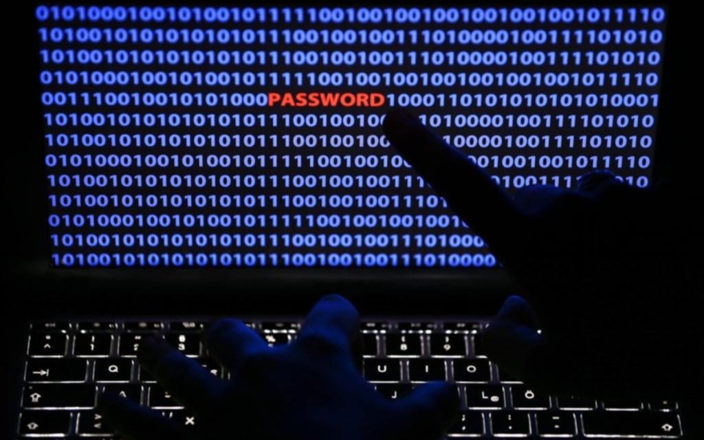Hackearon migraciones y piden rescate millonario