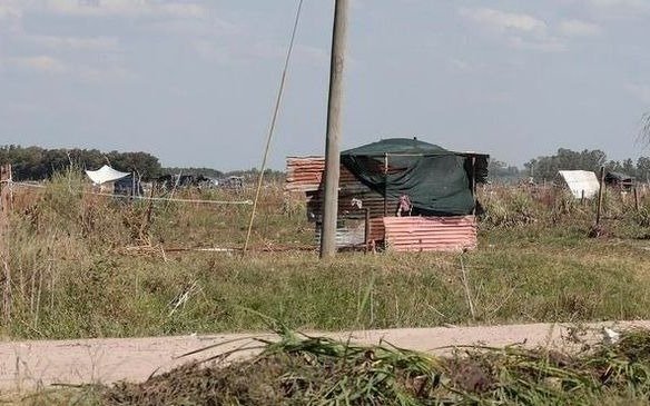 Piden gendarmes para el predio usurpado que se urbanizará en Los Hornos