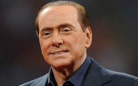 Contagiado de COVID-19, Berlusconi está mejor de su infección pulmonar