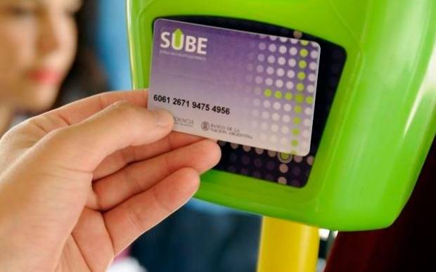 Ya empiezan a suspender la tarjeta SUBE a los no esenciales en la Región
