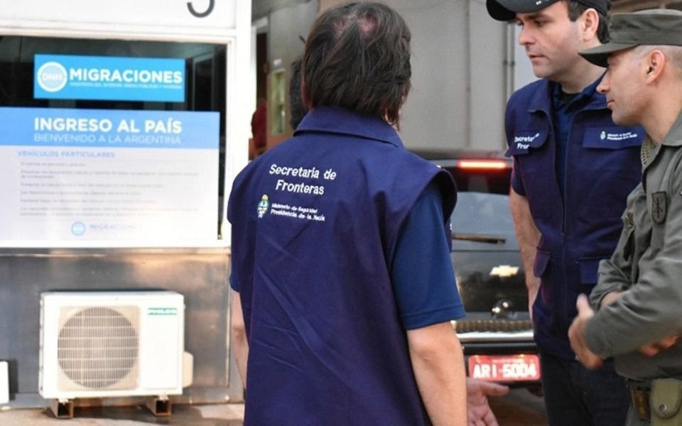 Hackers filtraron documentos de Migraciones