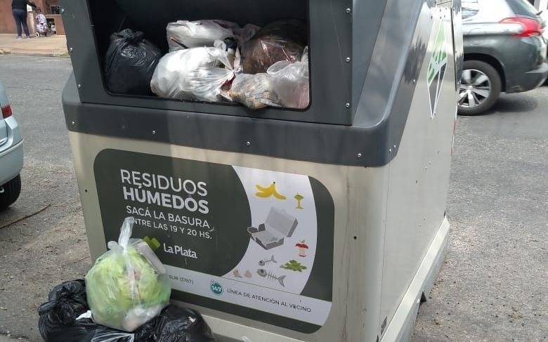 Frentistas inquietos por los contenedores desbordados en 14 y 45