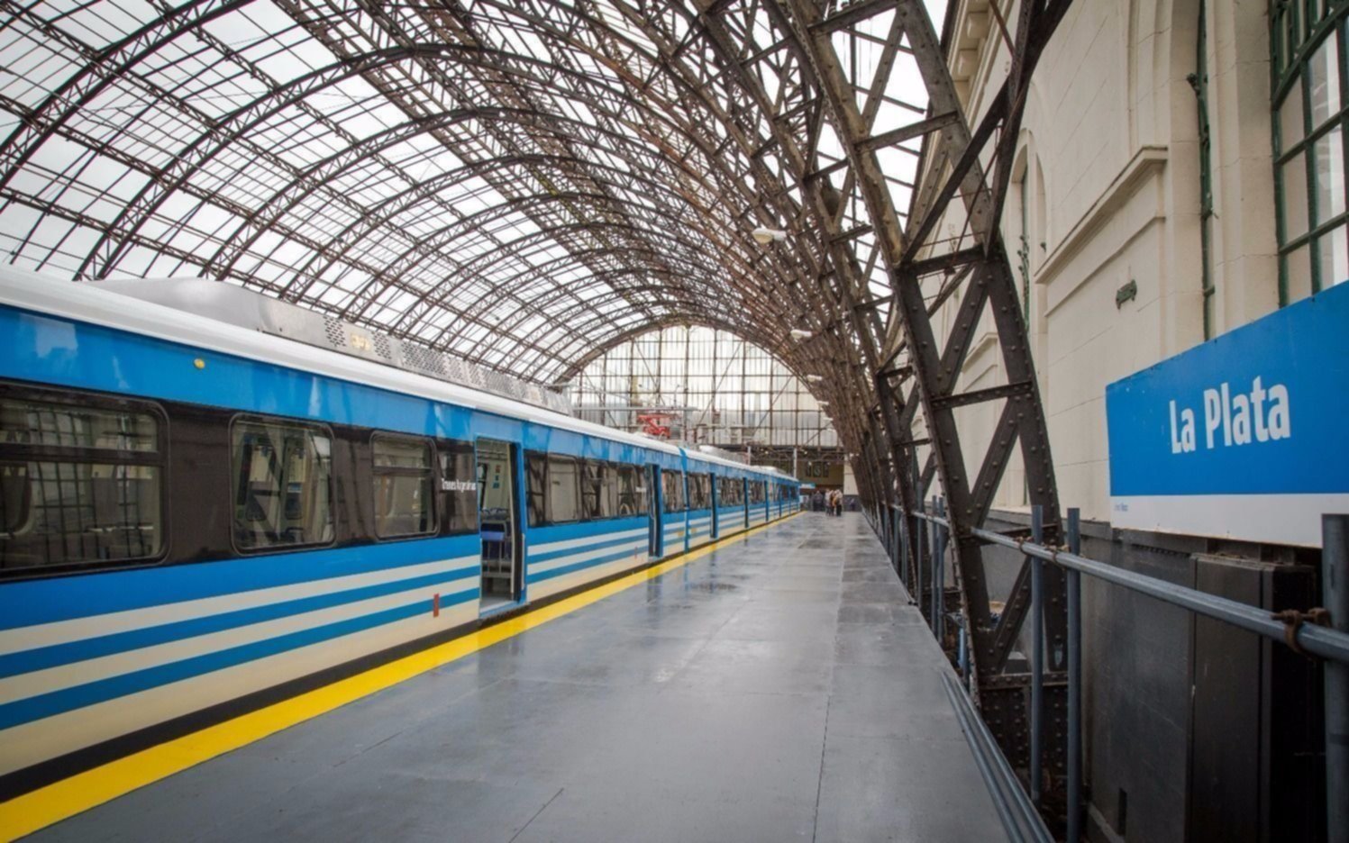 Siete ofertas para el techo de la Estación de trenes de 1 y 44
