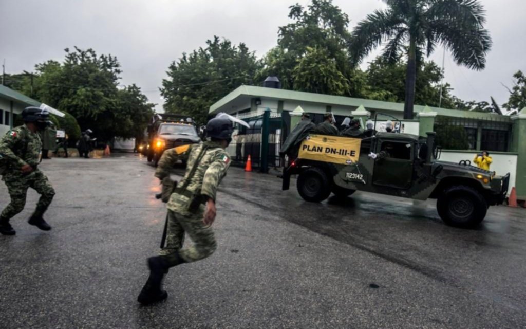 Con intensos vientos, el huracán Delta golpeó la costa caribeña mexicana