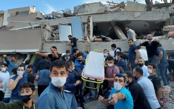 Sigue la búsqueda de sobrevivientes del fuerte sismo en Turquía