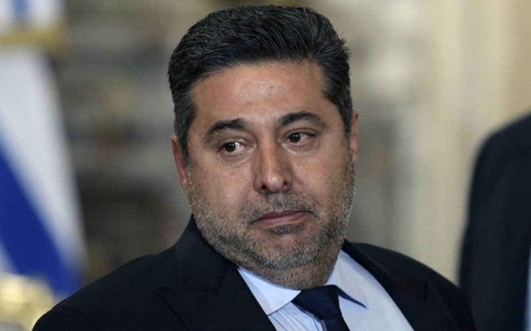 Se lanzó Angelici