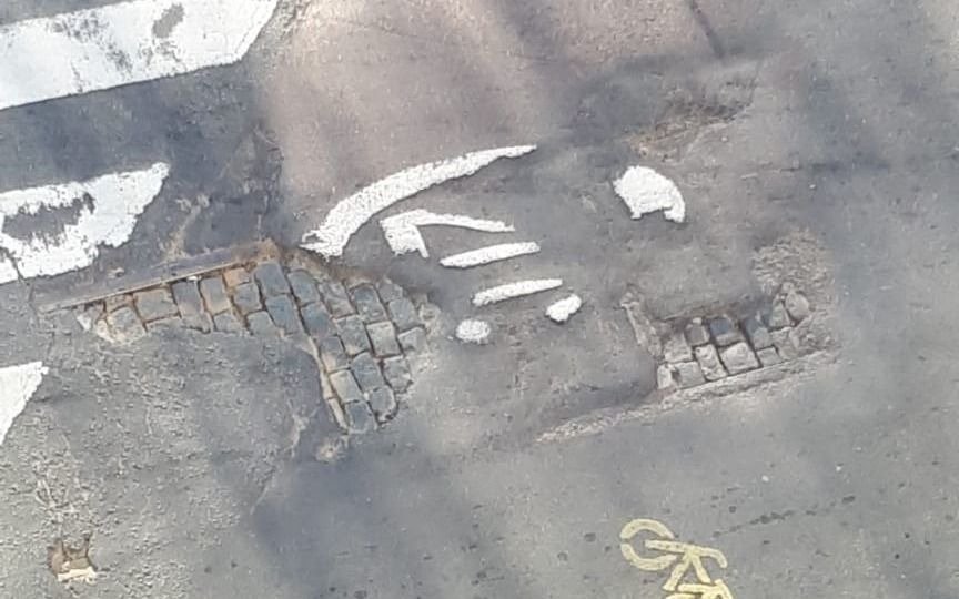 Reclamos de los vecinos de 45 entre 1 y 2 por pozos profundos y vibraciones