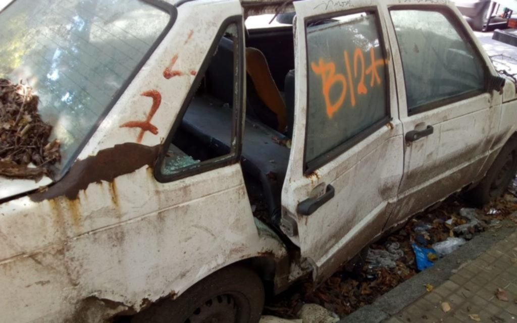 Autos abandonados: eliminan 2.000 toneladas de chatarra