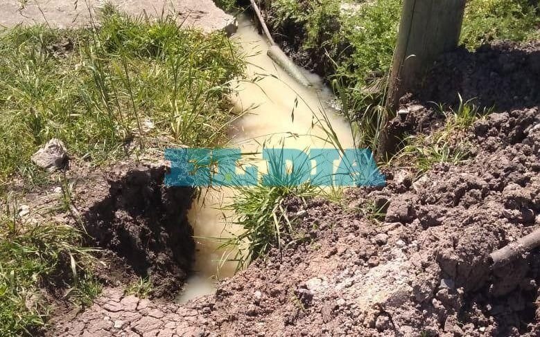 Un desborde cloacal complica a los vecinos de 28 entre 76 y 77