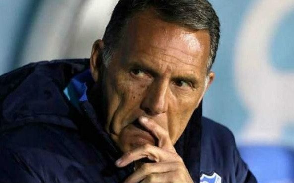 Russo mete cinco cambios obligados y tiene una duda