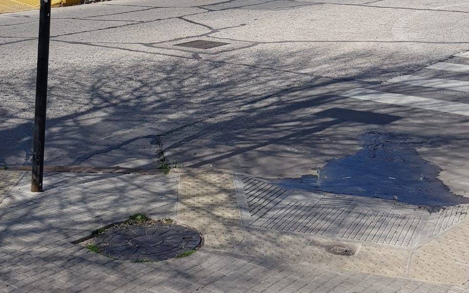 Aseguran que arreglaron una pérdida de agua en 20 y 53 pero sólo duró dos horas