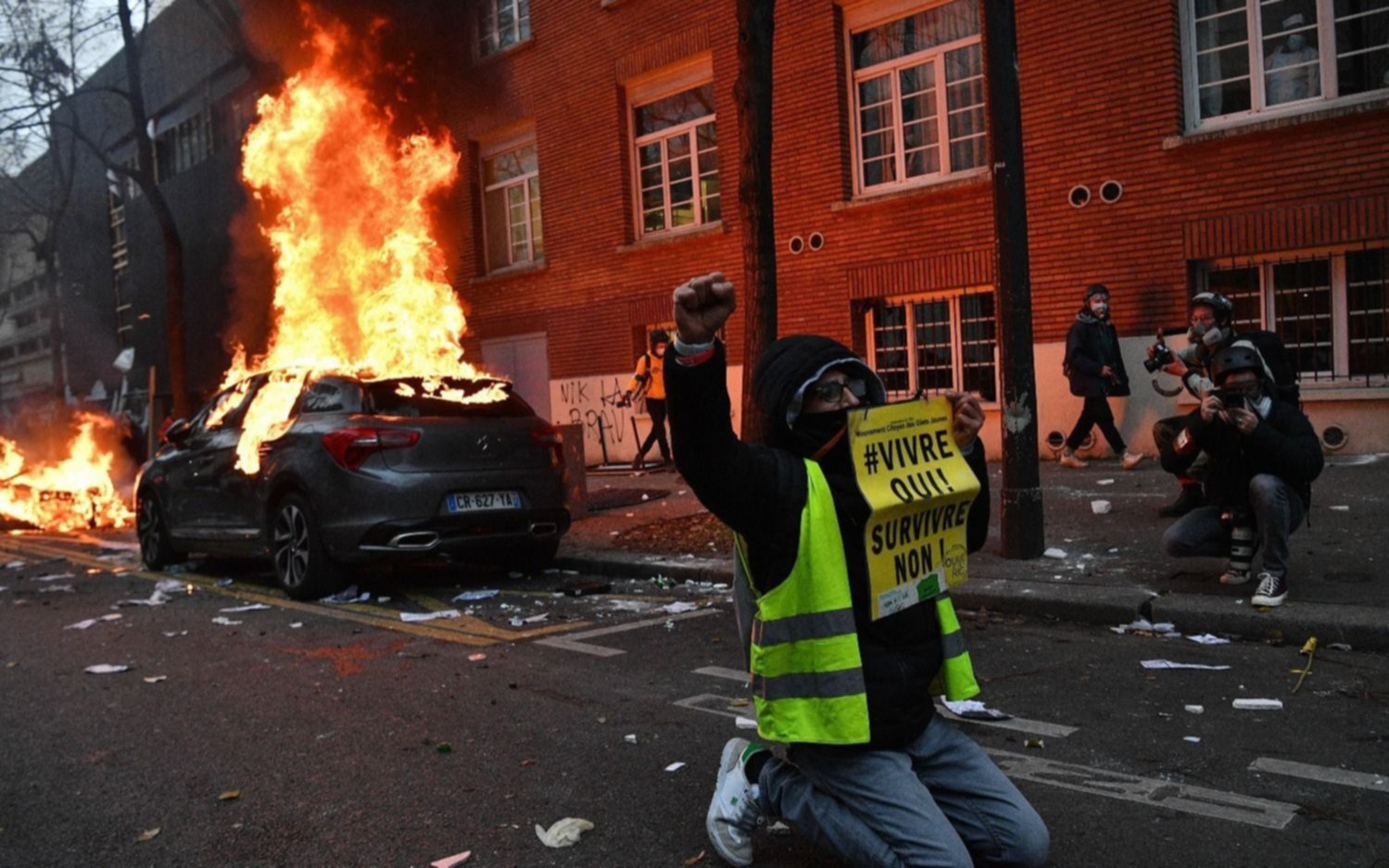 Otra violenta marcha contra la ley de seguridad en París