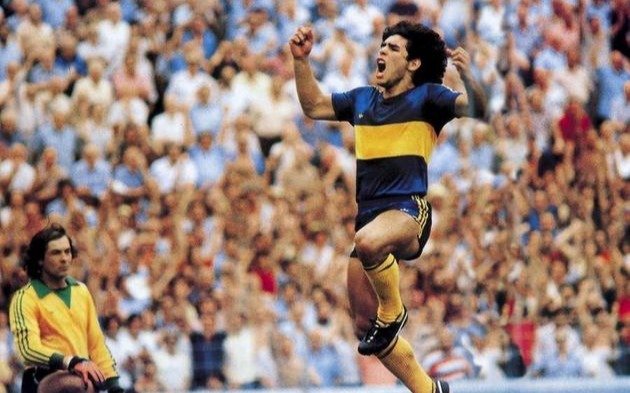 Proponen sumar una estrella al escudo de Boca en honor al “10”