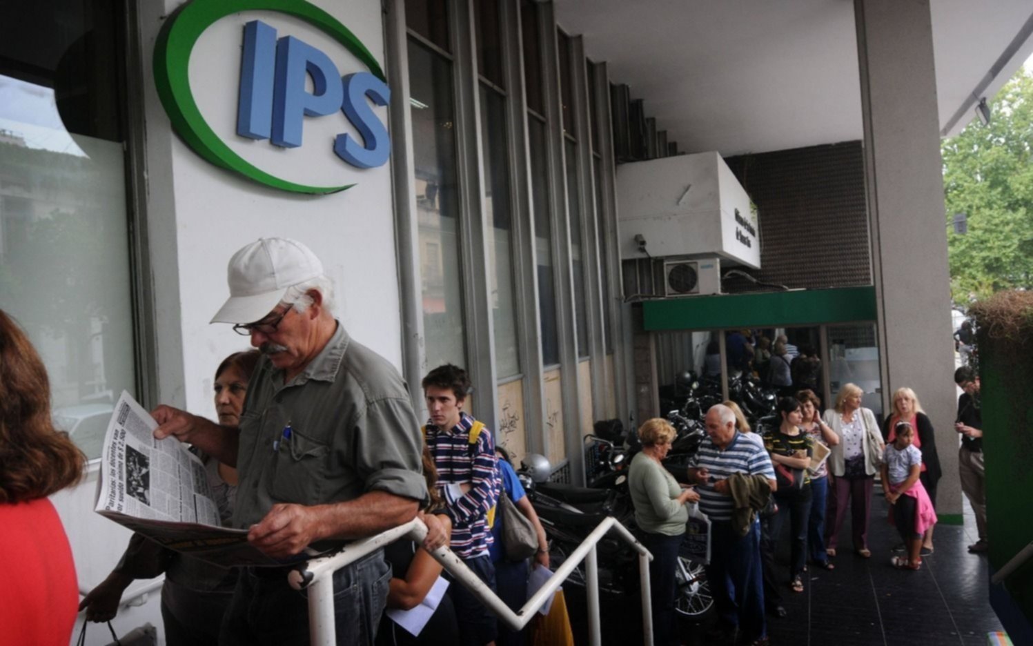Investigan una presunta estafa con el cobro de pensiones del IPS
