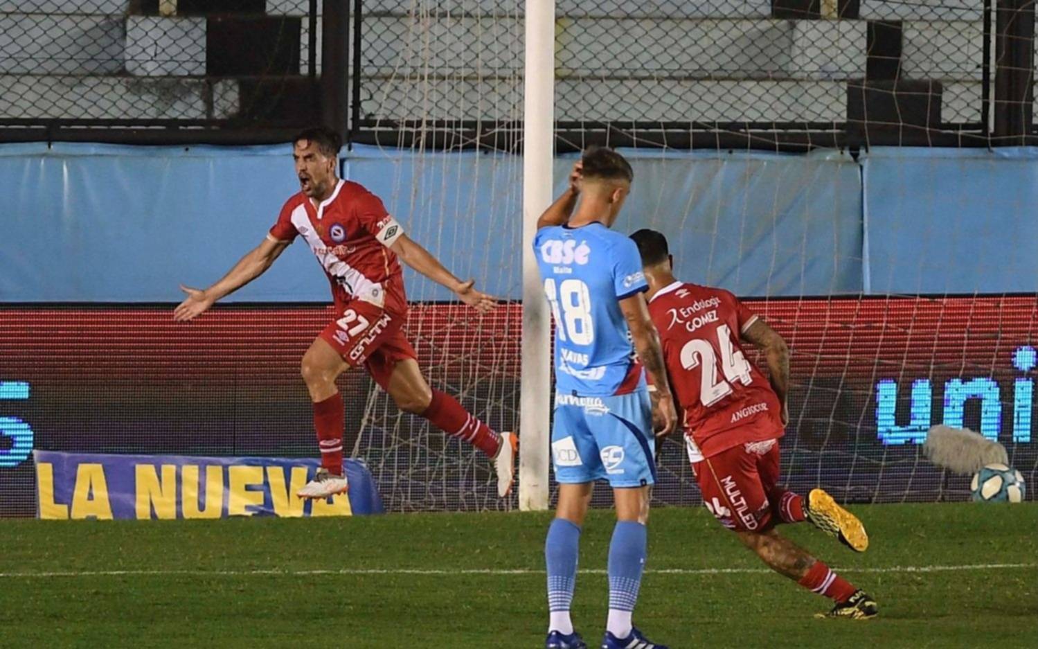 El Bicho picó en el Viaducto y quedó como puntero
