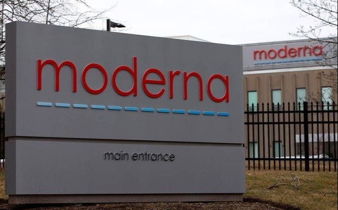 En EE UU concedieron la autorización de emergencia para la dosis de Moderna
