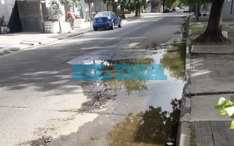 Despilfarro de agua sin freno en 47 y 21