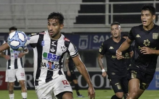 Las ilusiones de Racing se terminaron en Santiago