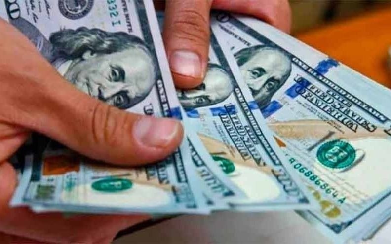 Dólar estable y baja del riesgo país en mercados calmos