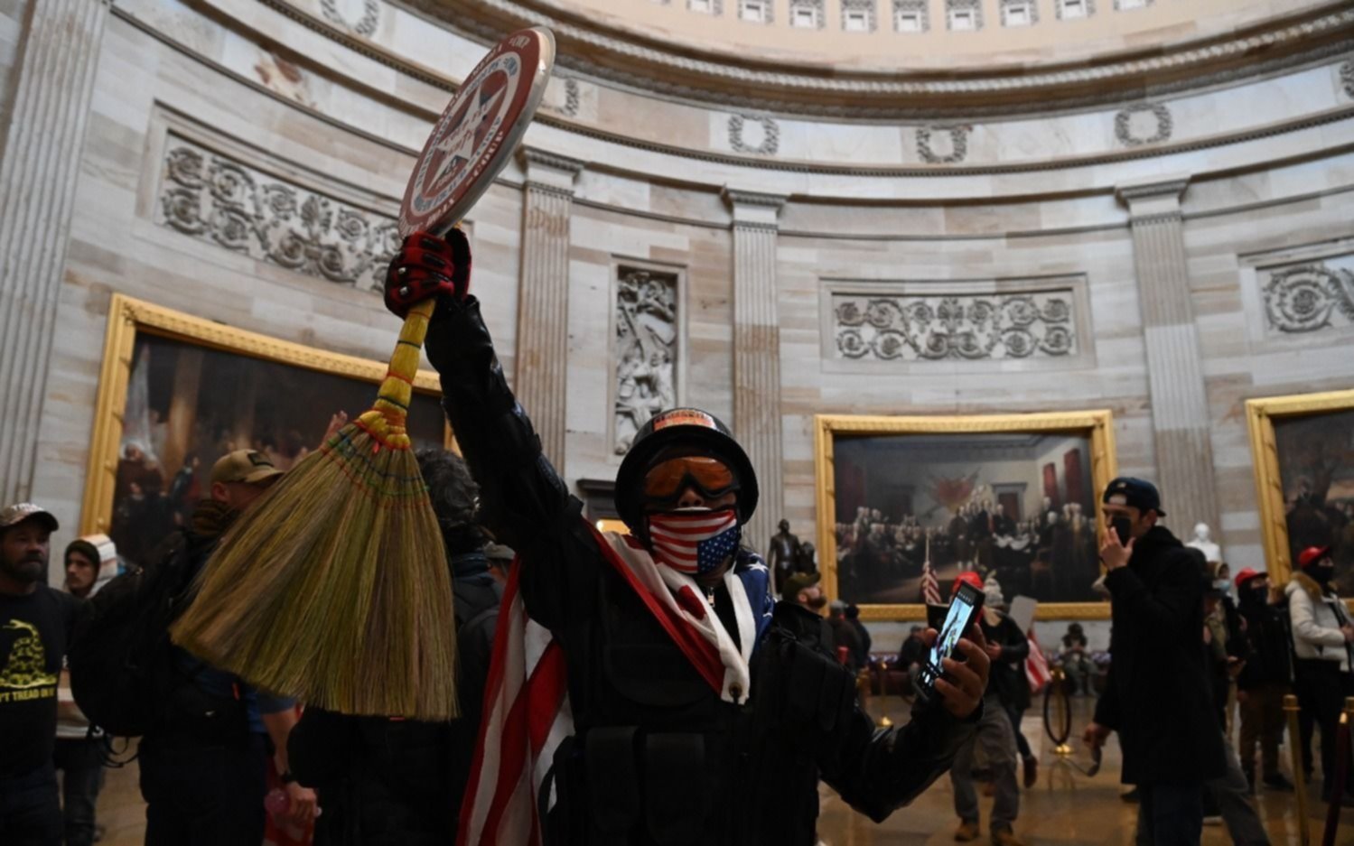 El asalto al Congreso en EE UU coronó las actitudes autoritarias del presidente Trump