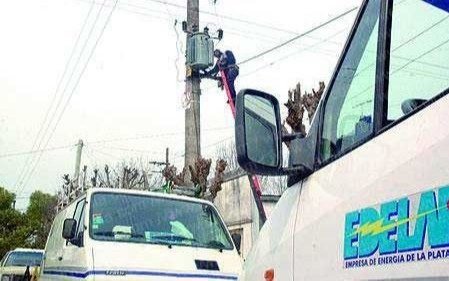 Denuncian conexiones ilegales de luz en la periferia