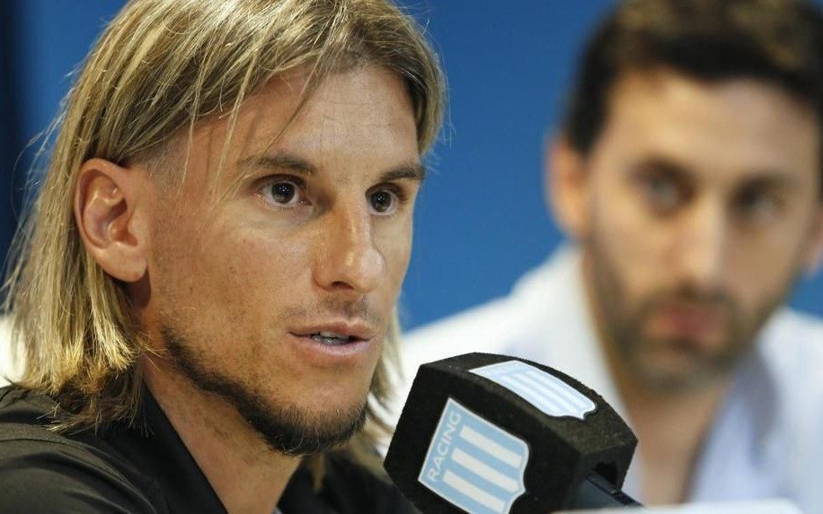 Vélez va por la final y Racing despide al técnico
