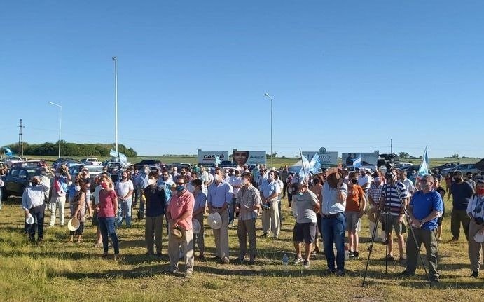 El campo continúa con el paro y hasta amenaza con extenderlo