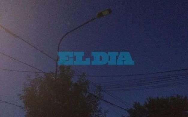 La oscuridad mete miedo en más barrios que reclaman por el alumbrado público