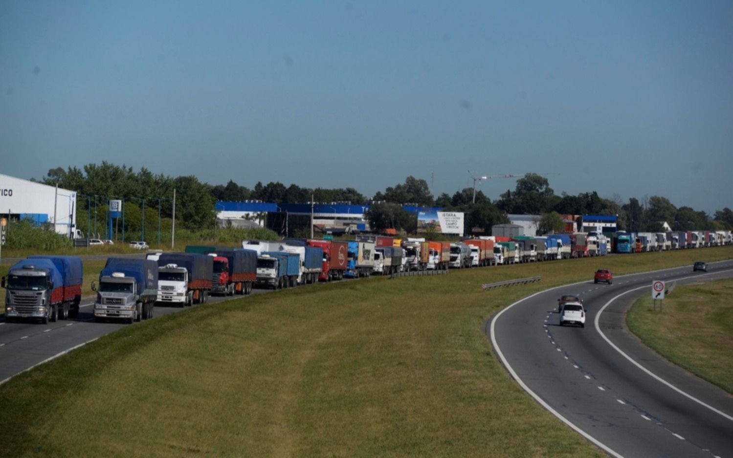 Un sector de los transportistas levantó las medidas de fuerza